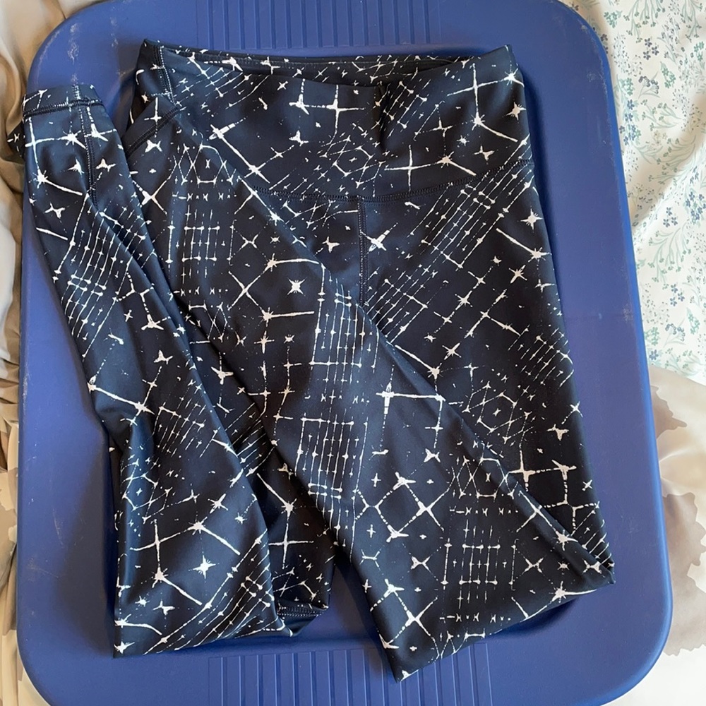 Manduka navy blue, star print leggings